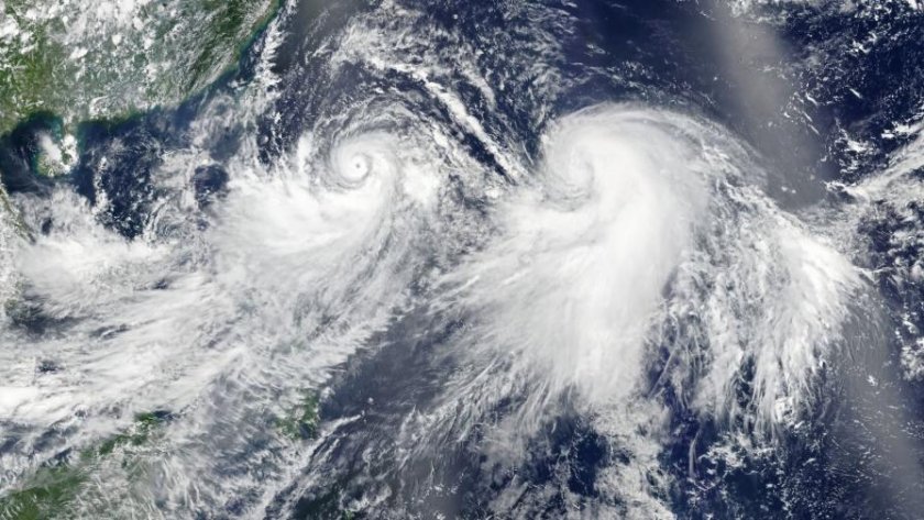 Тайфунът Кроса лети към Япония, евакуират 570 000 