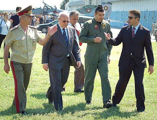 Категорично в България няма ядрено оръжие, отсече президентът Румен Радев