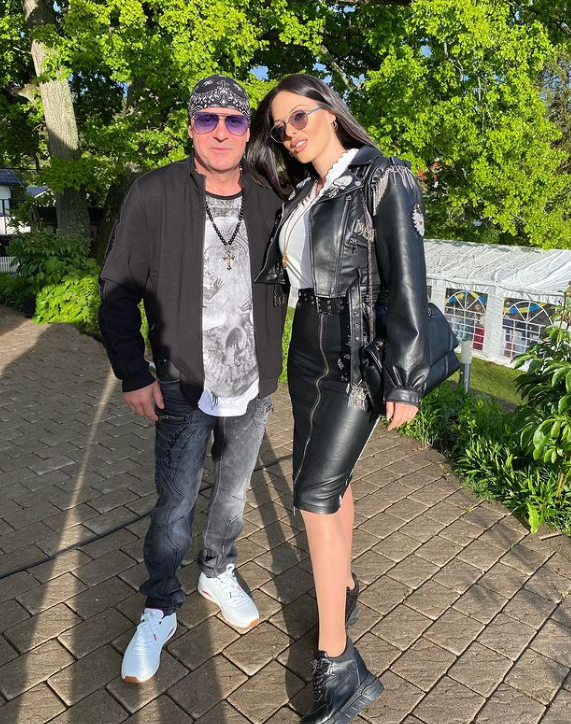 Симона Загорова замина при баща си в Стокхолм. Дъщерята на