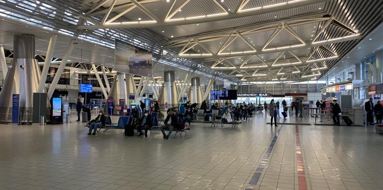 С 39% е намалял пътникопотока на летище София в периода