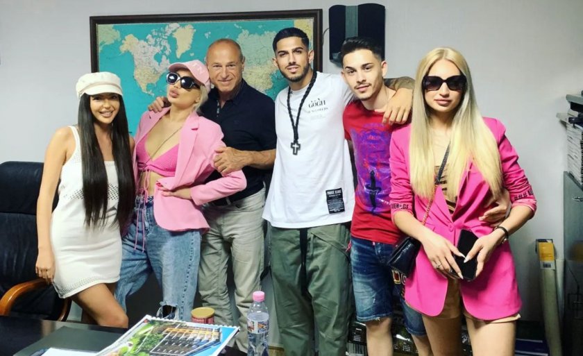 Певицата Теди Александрова е повишена от шефа си инж. Митко