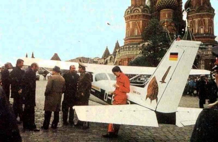Двумоторният литовски самолет, който без проблеми прелетя във военно време