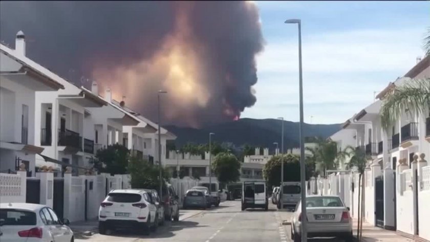 Евакуираха 7000 души заради горски пожар в Южна Испания