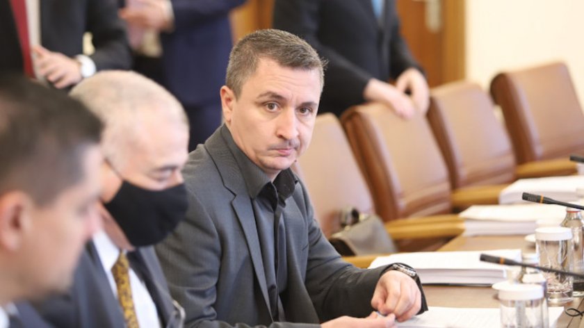 Енергийният министър Александър Николов отрече тезата за източване на 4