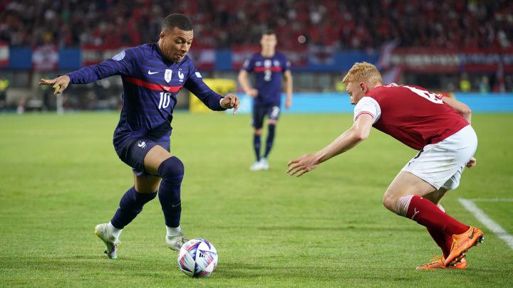 Франция се издъни в трети пореден мач, Хърватия удари Дания