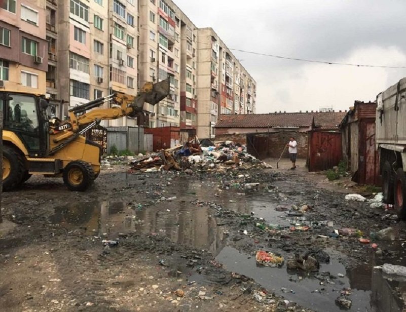 71 т боклуци изчегъртаха от гетото „Столипиново”