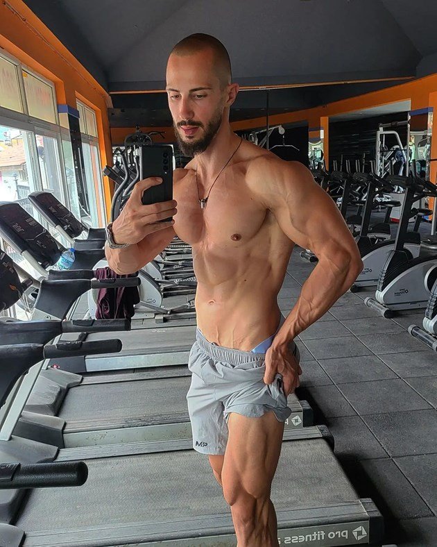 Наум Шопов преживя кошмарен 29-ти рожден ден. Звездата от хитовия