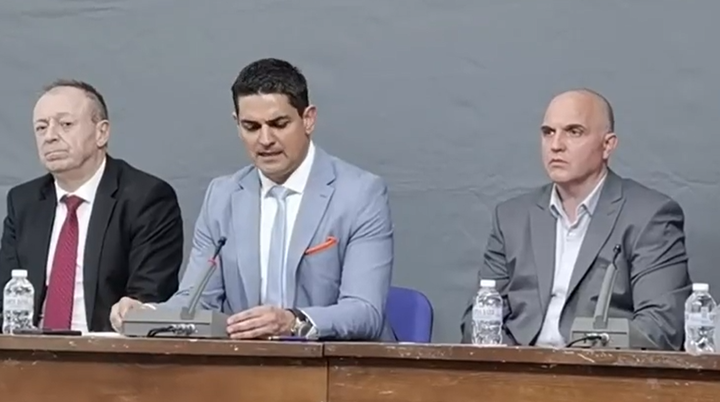 Радостин Василев сваля доверието си от Слави Трифонов защото задкулисието