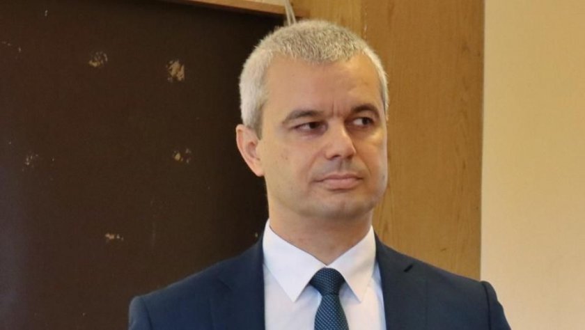 Лидерът на Възраждане Костадин Костадинов атакува за пореден път кабинета.С