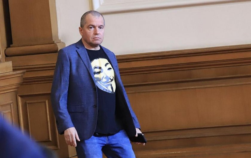 Тошко Йорданов наказан, нарече Настимир "врачок" 