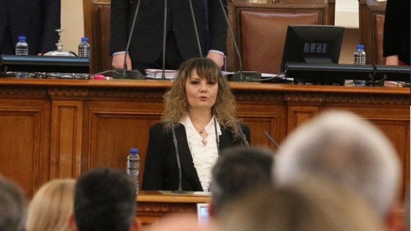 Депутатката Христинка Иванова Има такъв народ, която първоначално се е