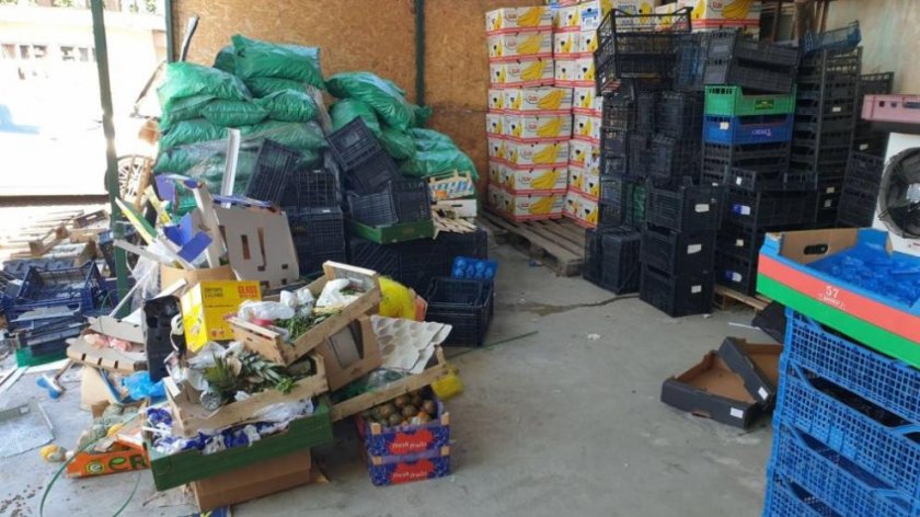 Спряха продажбата на над тон хранителни продукти в София