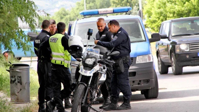 Бандит си заряза поршето и хукна да бяга презглава от полицията в Пловдив