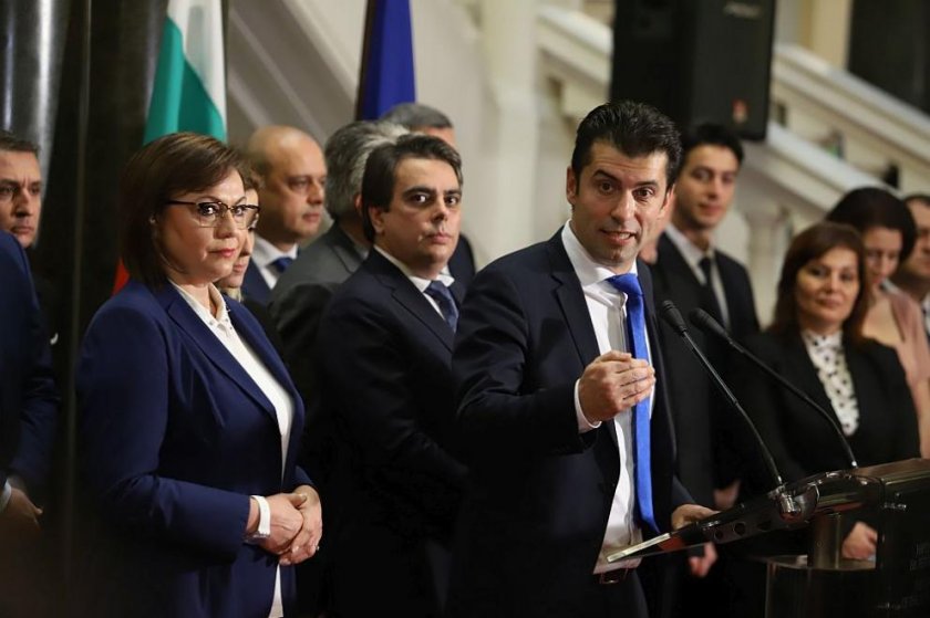 Правителството на Кирил Петков вече е в историята. Кабинетът падна