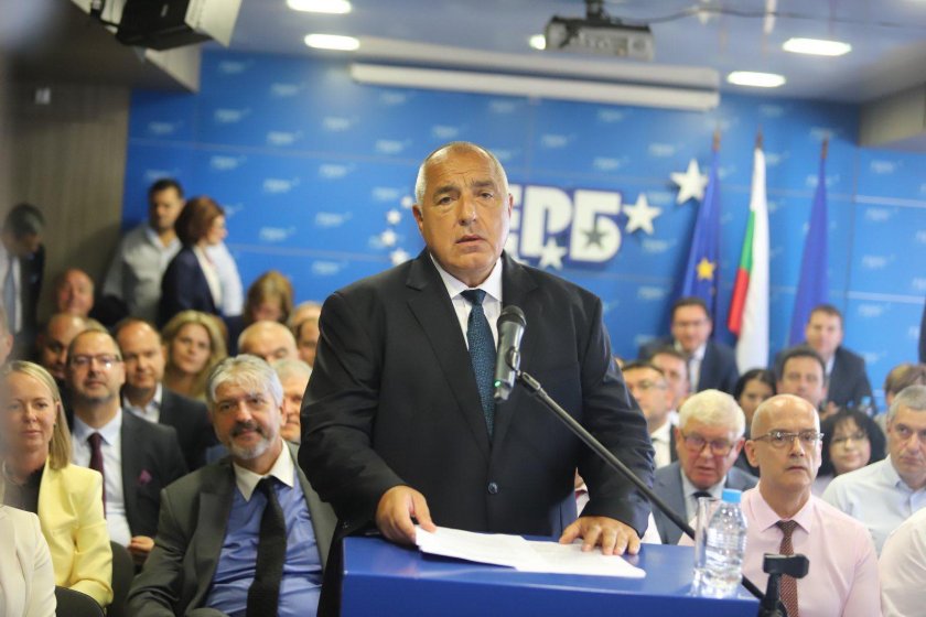 На извънреден брифинг, лидерът на ГЕРБ Бойко Борисов коментира кризата,