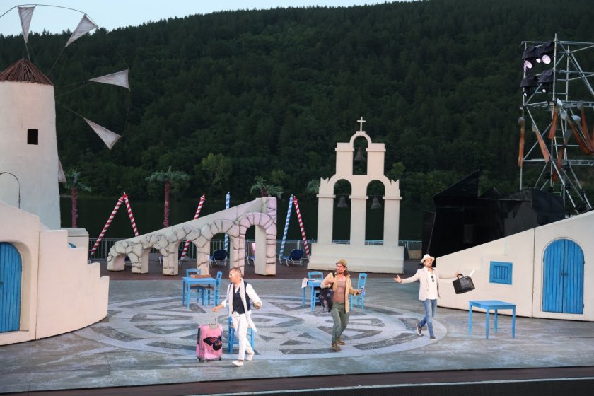Софийската опера танцува на четири летни сцени