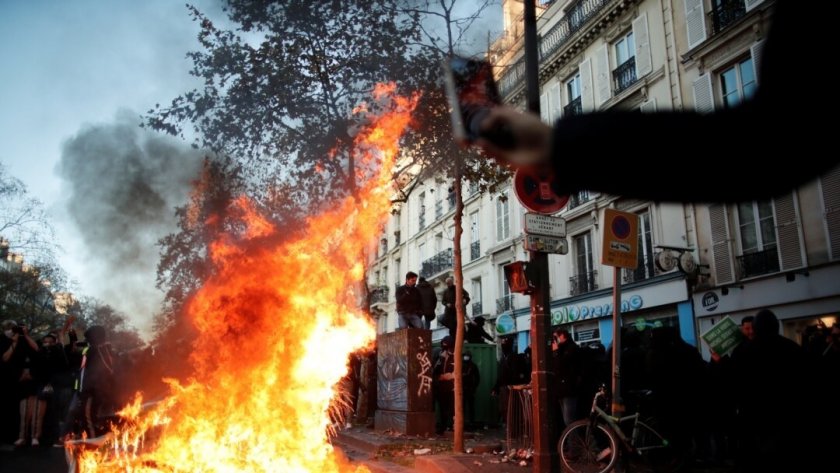 Десетки страни по света са заплашени от протести, бунтове и