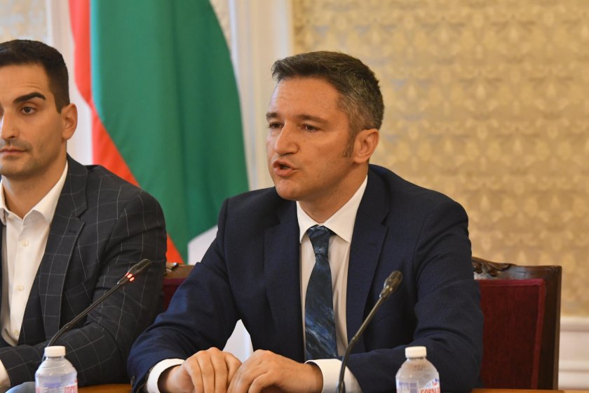 Слави Трифонов е извън времето и пространството. Имаше една задача