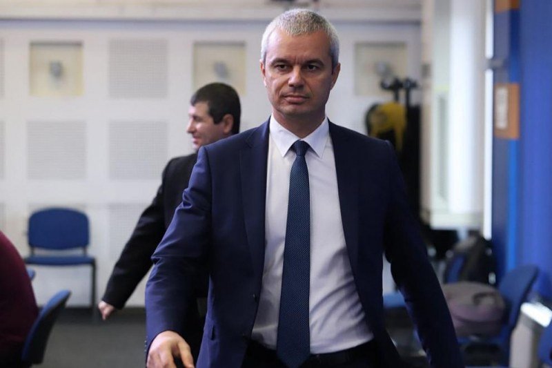 Шефът на Възраждане не изневери на стила си и след