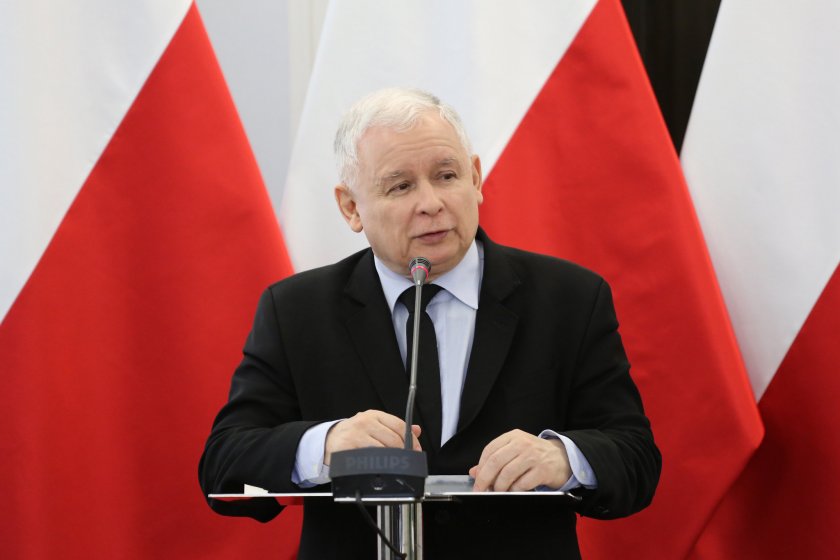 Лидерът на управляващата партия в Полша хвърли оставка