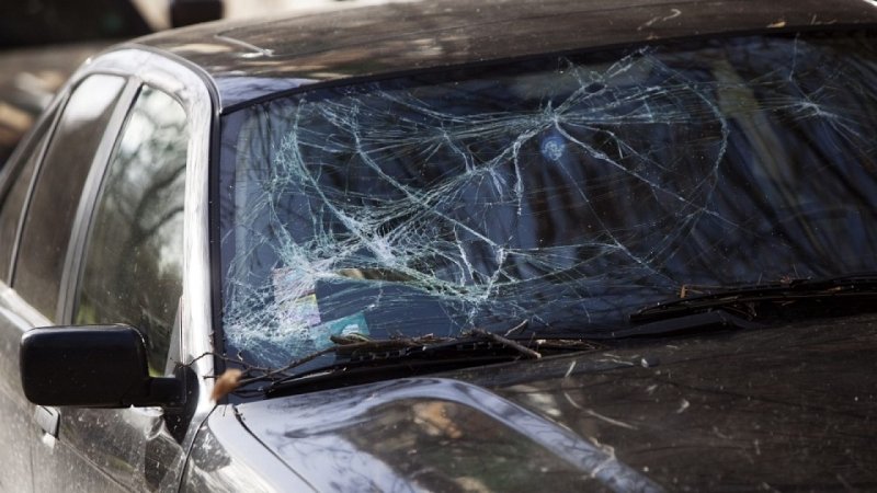 37-годишен хасковлия потроши стъклата на автомобил Волво на американeц при