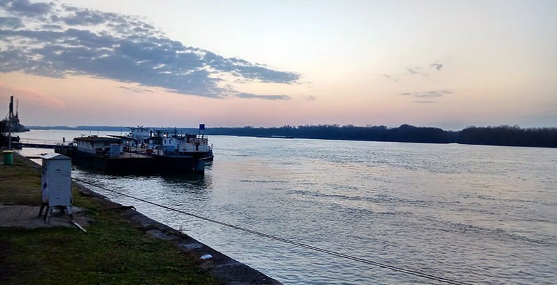 Странни води се изливат в Дунав при Русе