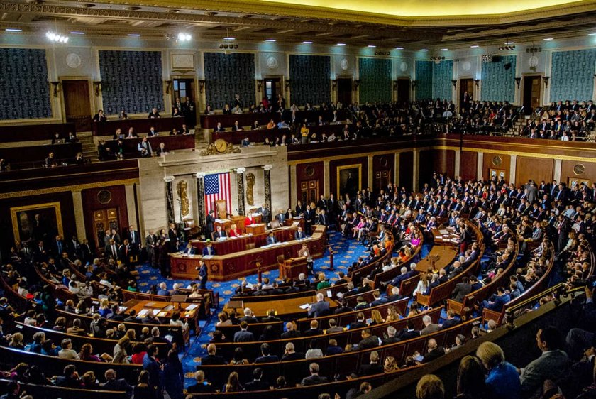 Двупартийна група от американски сенатори представи законопроект за ограничаване на