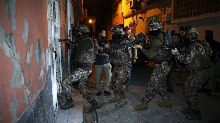 Мащабна акция за залавяне на терористи в Турция