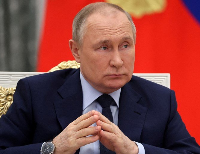 Владимир Путин обяснява защо е безопасно да ходите на мол в Кременчук