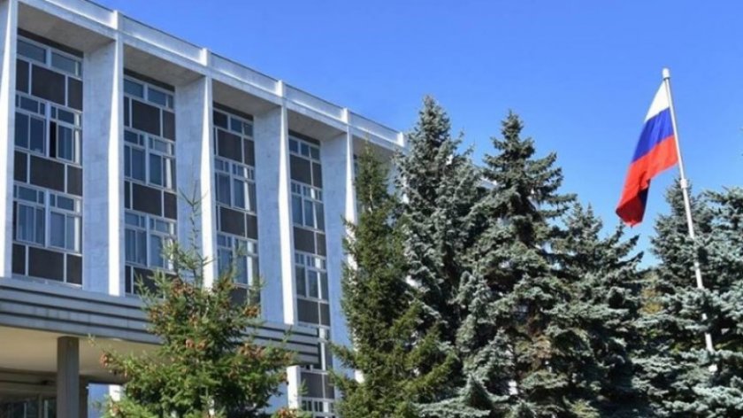 Руското посолство в България информира, че спира работата на консулския