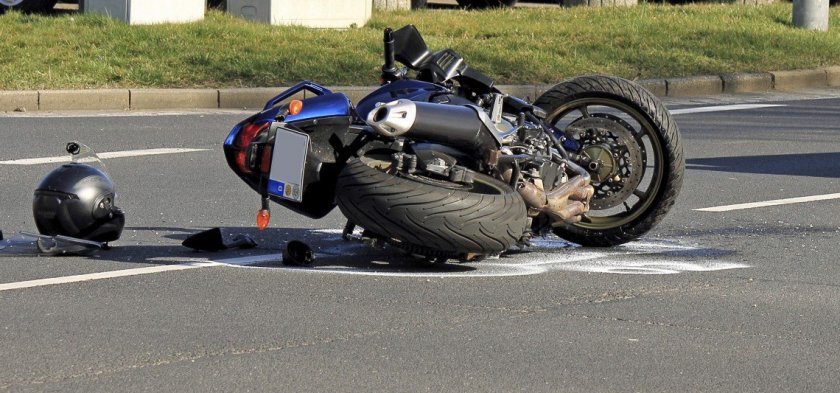 Полицай с 0,92 промила удари мотоциклет