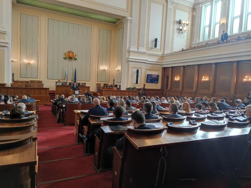 Депутатите продължават с актуализацията на бюджета