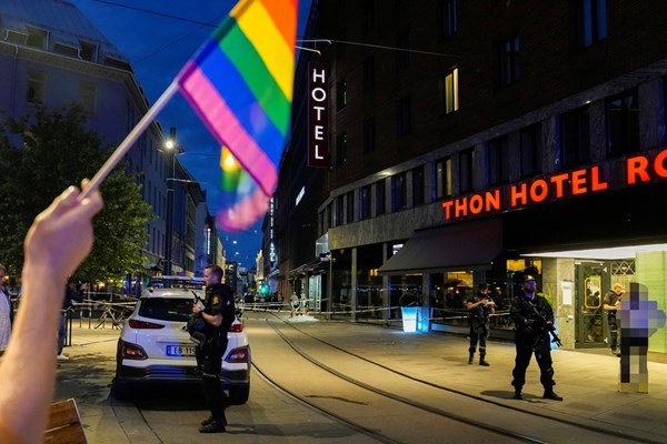 Стрелбата в гей бар в Осло е терористичен акт?