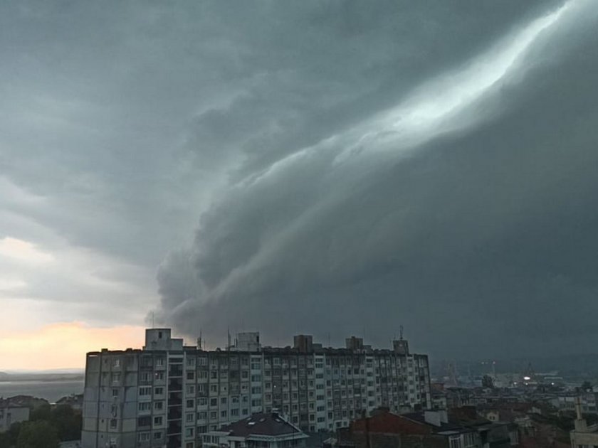 Силна буря се разрази в Сандански