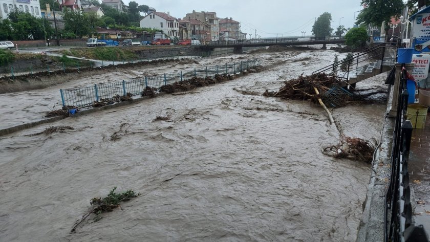 Проливни дъждове наводниха Северна Турция