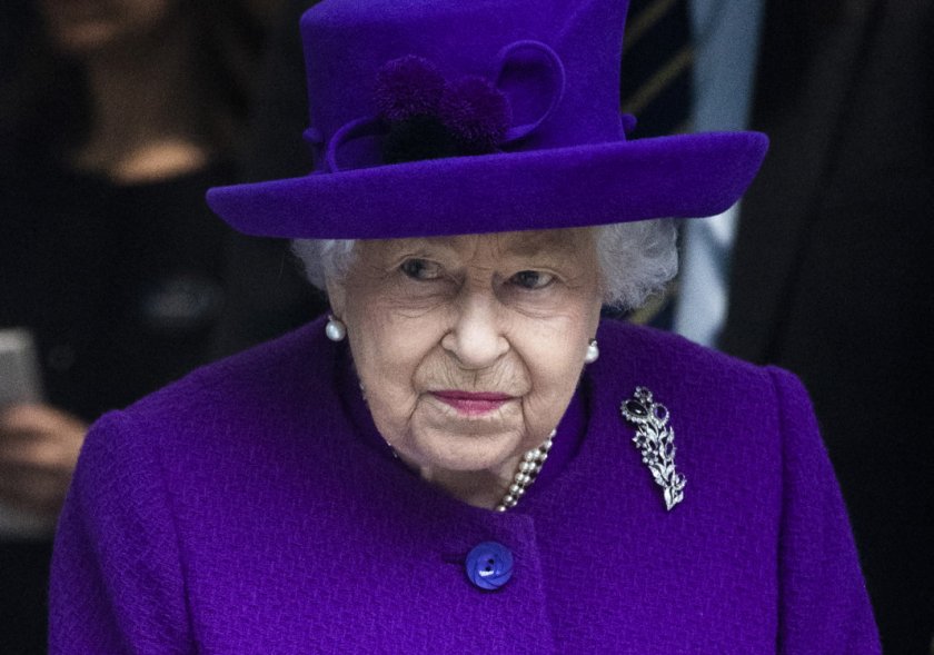 Кралицата се появи в Шотландия с бастун