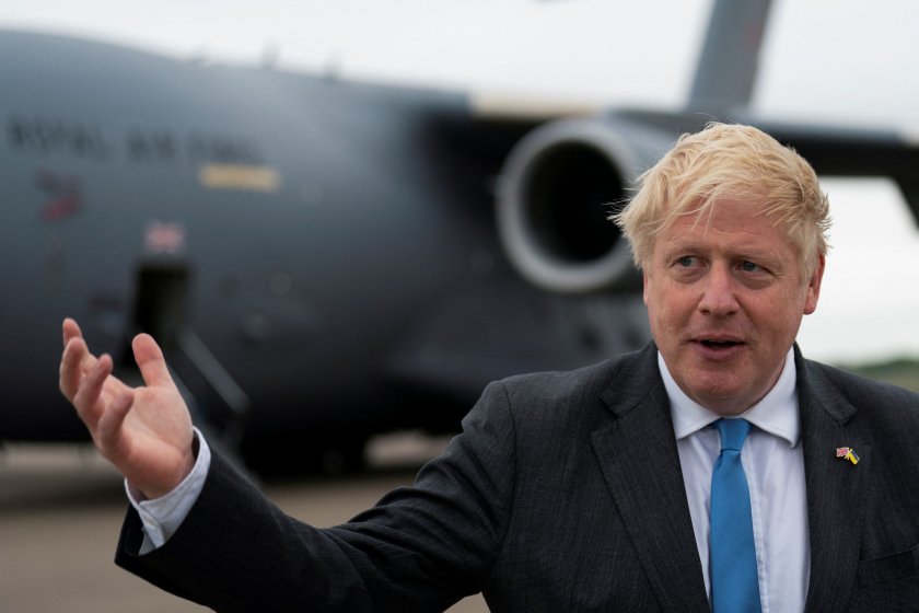 Британският премиер Борис Джонсън допусна, че правителството може да приложи