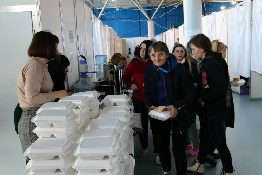 ЕС увеличава помощта за украинските бежанци до 100 евро седмично