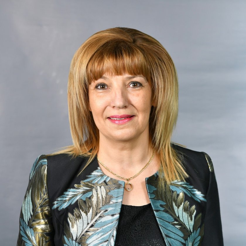 Кандидатът на ГЕРБ - бившият депутат Галя Захариева, спечели изборите