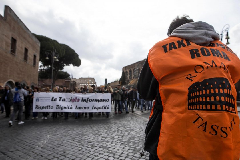 Днес започва голяма стачка на такситата в Италия, съобщи АНСА.Протестът