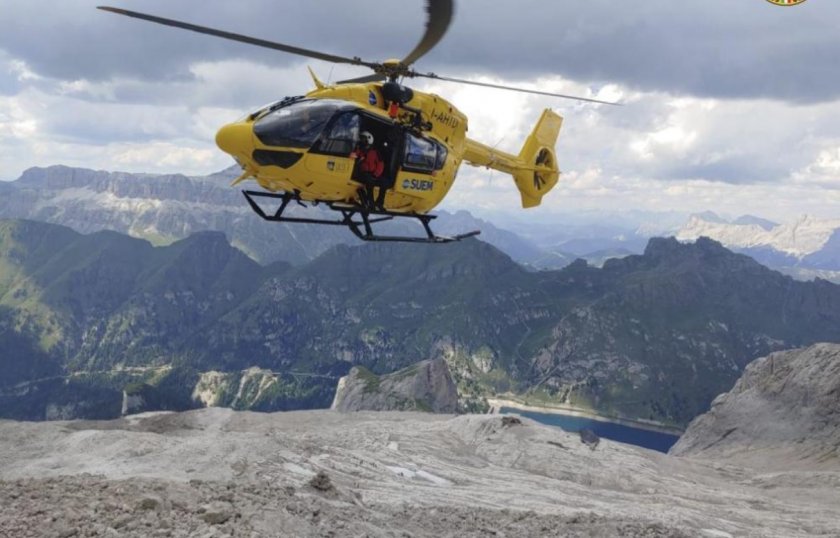 Осем са вече жертвите на ледника Мармолада в Италианските Алпи