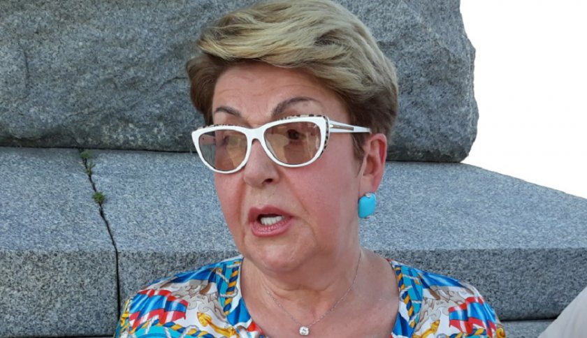 Петък, 1 юли. Минава 12 ч - срокът, определен от