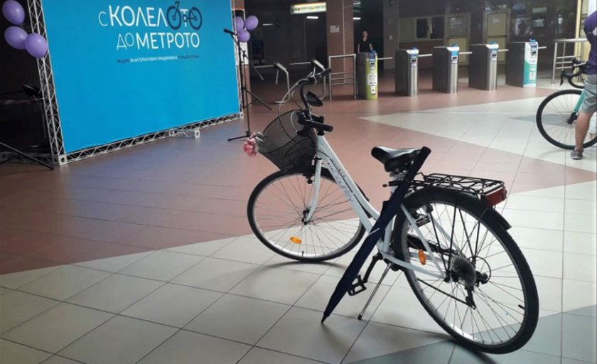 47 метростанции са оборудвани вече със стойки за велосипеди, което