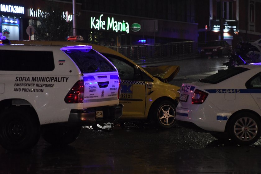 Двама избягали след тежката катастрофа в София на бул. &bdquo;Черни