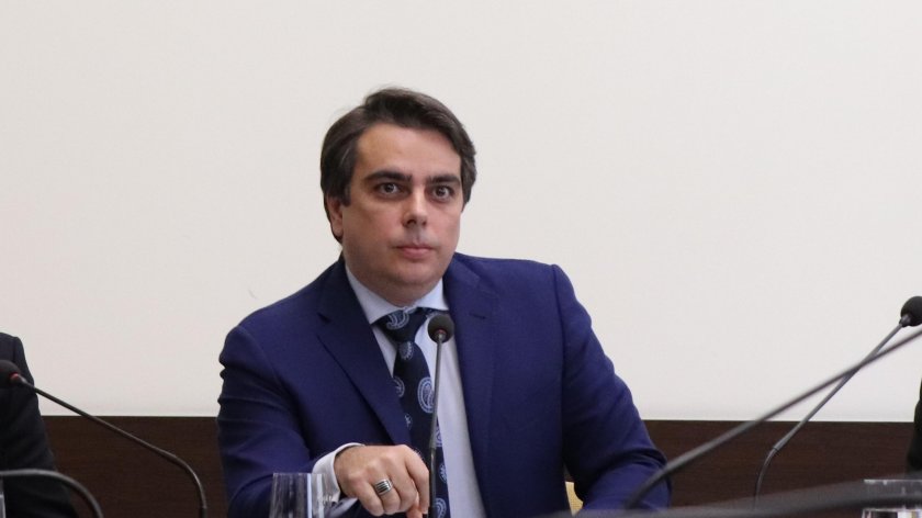 Асен Василев при консултациите с БСП: Надявам се да съберем мнозинство за кабинет
