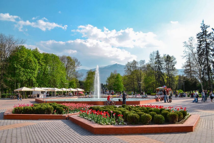 Фотоизложба показва красивите паркове и градини на София