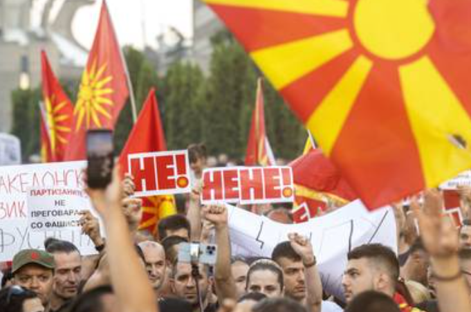 Протести в София и Скопие заради "френското предложение" 