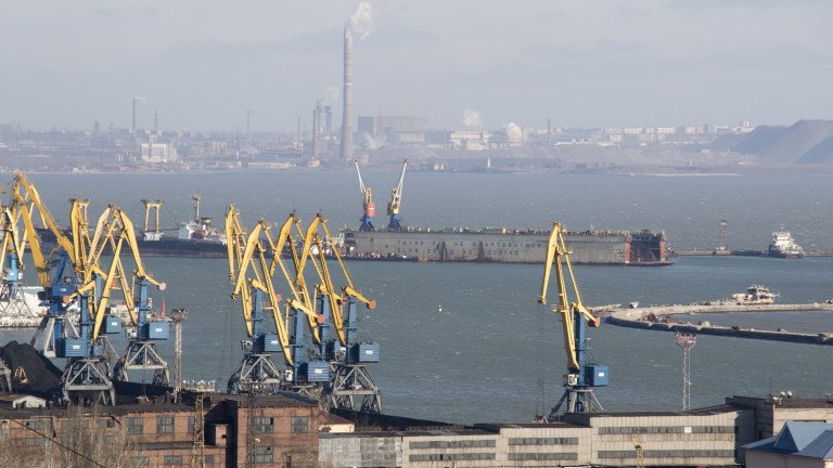 Руските сепаратисти заловиха два чужди кораба в Мариупол