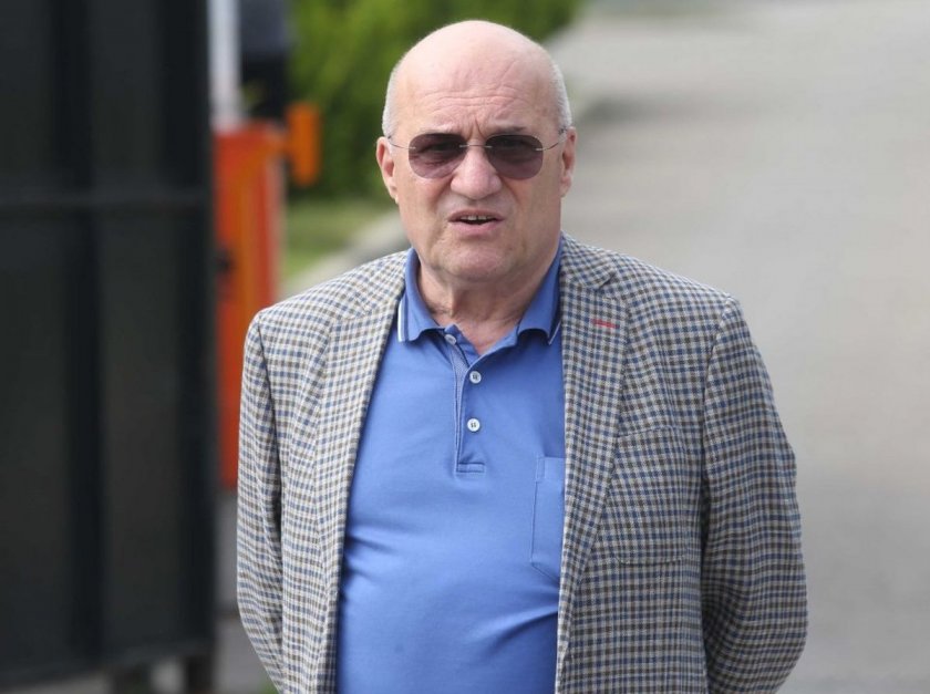 Осъждан за наркоразпространение, свидетел по дело, човек с отнета книжка