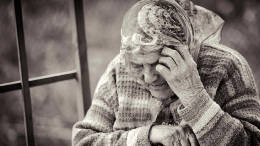 Изрод гепи пенсията на 82-годишна старица